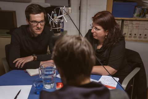 Radio Dreyeckland lud zum Live-Radio-Interview mit den drei aussichtsreichsten Kandidierenden ein. Das Thema der Sendung war bezahlbarer Wohnraum in Freiburg.
